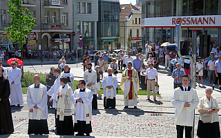 Boże Ciało 2018. Tłumy wiernych przeszły ulicami Olsztyna. ZDJĘCIA